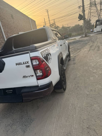 toyota-hilux-revo-2021-model-new-shape-big-5