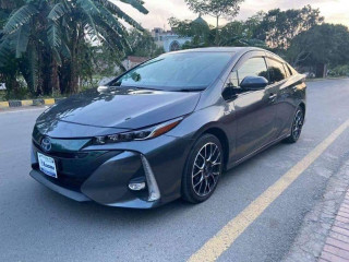 toyota-prius-2017