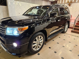 toyota-land-cruiser-zx-full-house