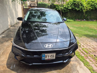 hyundai-elantra-hybrid-2025-zero-meter-only-780km-drive