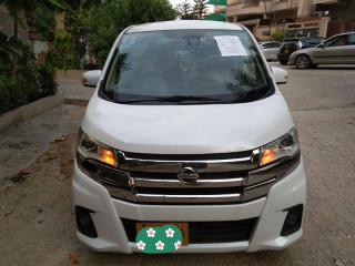 nissan-dayz-highway-star-full-genuine