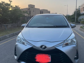 toyota-vitz-10-f-safety-edition-iii