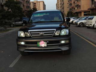 toyota-land-cruiser-cygnus-2005-v8