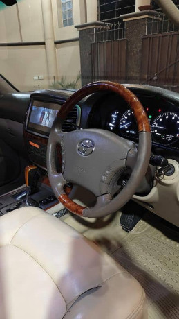 toyota-land-cruiser-cygnus-2005-v8-big-1