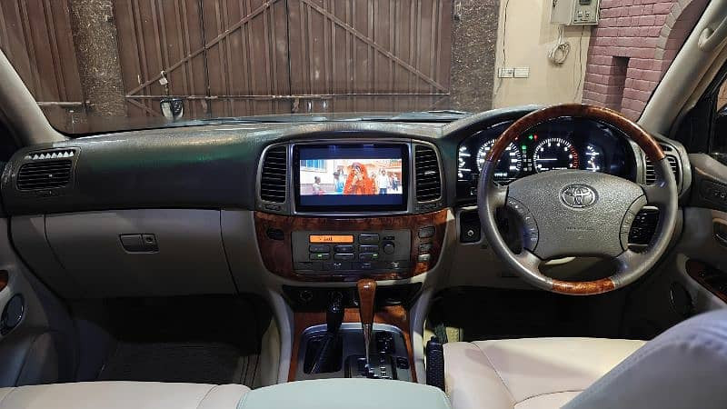 toyota-land-cruiser-cygnus-2005-v8-big-2