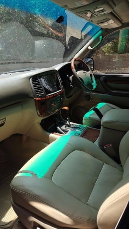 toyota-land-cruiser-cygnus-2005-v8-big-3