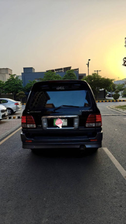 toyota-land-cruiser-cygnus-2005-v8-big-10