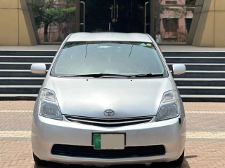 toyota-prius-15-2011-model