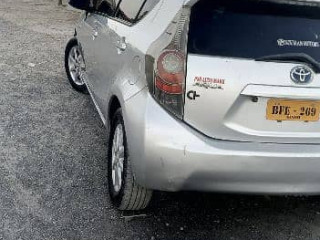 toyota-aqua-2012