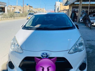 toyota-aqua-2015