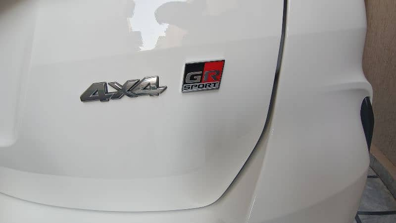 toyota-fortuner-2025-gr-big-7