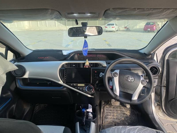 toyota-aqua-2014-17-automatic-big-8