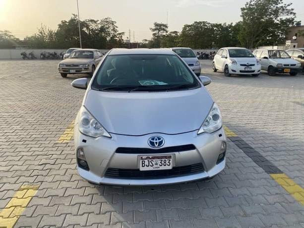 toyota-aqua-2014-17-automatic-big-5