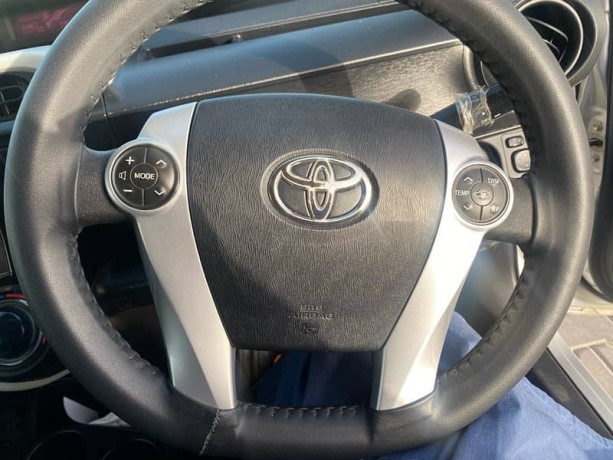 toyota-aqua-2014-17-automatic-big-15
