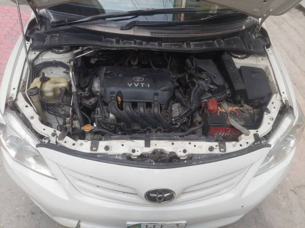 toyota-corolla-xli-2012-big-10