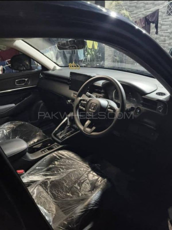 honda-hr-v-vti-s-2024-big-6