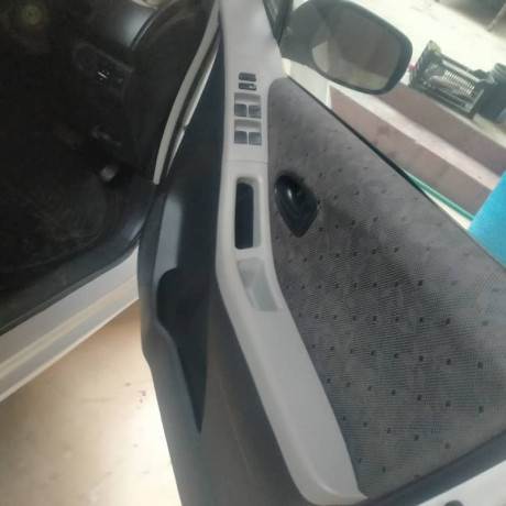 toyota-vitz-2008-big-8