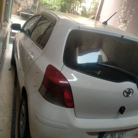 toyota-vitz-2008-big-11