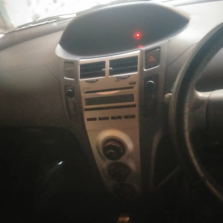toyota-vitz-2008-big-10