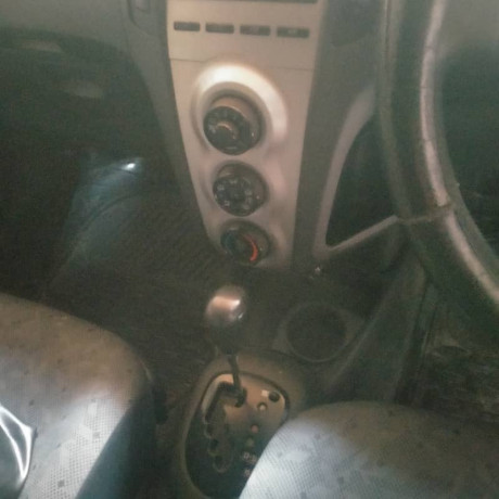 toyota-vitz-2008-big-9