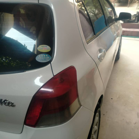 toyota-vitz-2008-big-13