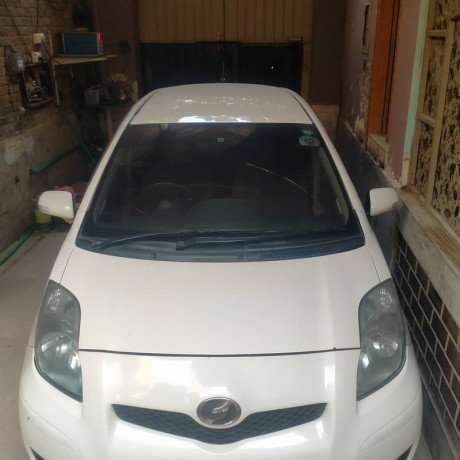 toyota-vitz-2008-big-15