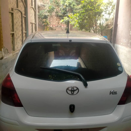 toyota-vitz-2008-big-12
