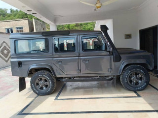 land-rover-defender-2011