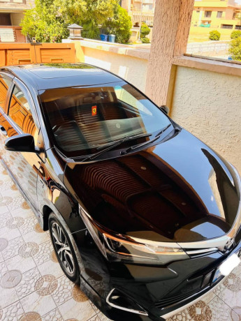 toyota-corolla-grande-x-18-big-0