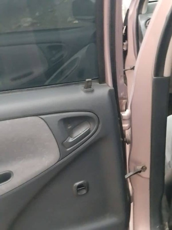 toyota-vitz-1999-big-16