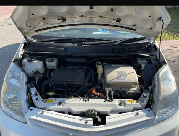 toyota-prius-s-15-2010-big-4