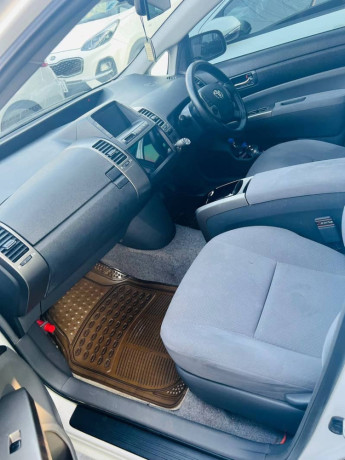 toyota-prius-s-15-2010-big-9