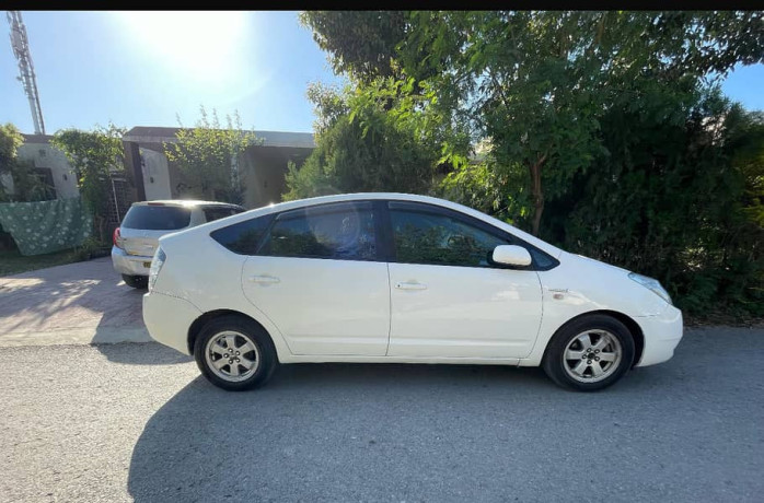 toyota-prius-s-15-2010-big-8