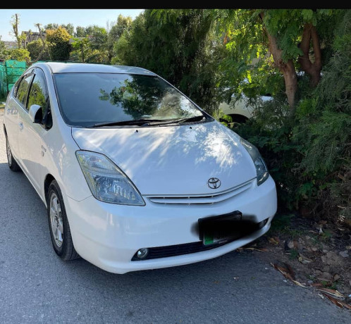 toyota-prius-s-15-2010-big-0