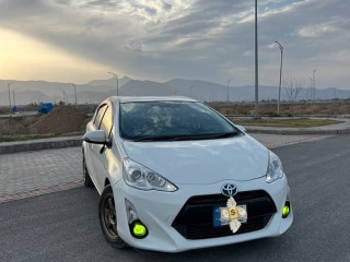 toyota-aqua-2015