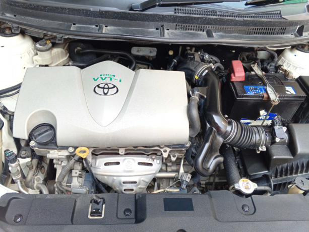toyota-yaris-sedan-ativ-x-mt-15-big-5
