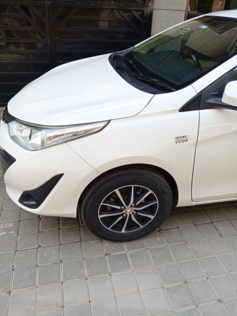toyota-yaris-sedan-ativ-x-mt-15-big-19
