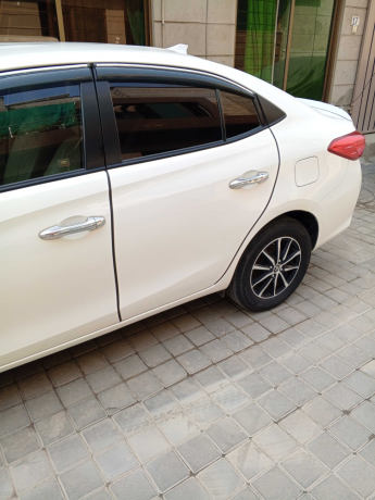 toyota-yaris-sedan-ativ-x-mt-15-big-16