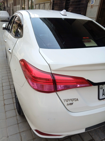 toyota-yaris-sedan-ativ-x-mt-15-big-17