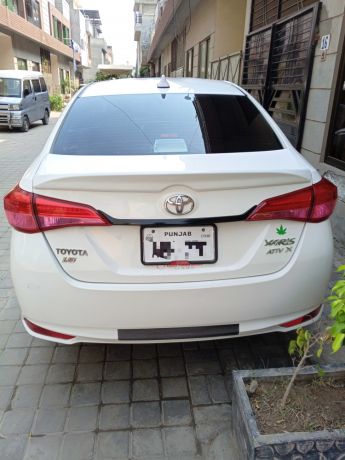 toyota-yaris-sedan-ativ-x-mt-15-big-2