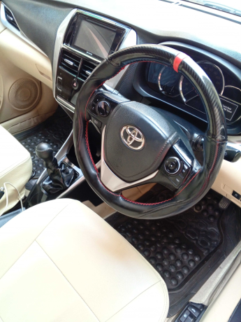 toyota-yaris-sedan-ativ-x-mt-15-big-9