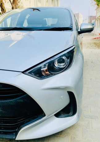 toyota-yaris-hatchback-big-6