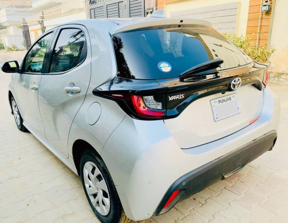 toyota-yaris-hatchback-big-1