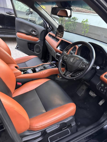 toyota-vezel-rs-201720-big-4