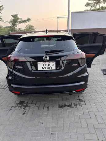 toyota-vezel-rs-201720-big-1
