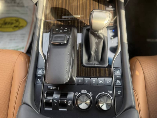 lexus-lx-series-2021-big-10