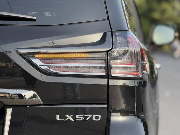 lexus-lx-series-2021-big-15