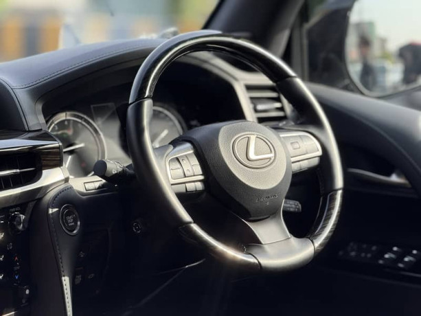 lexus-lx-series-2021-big-7