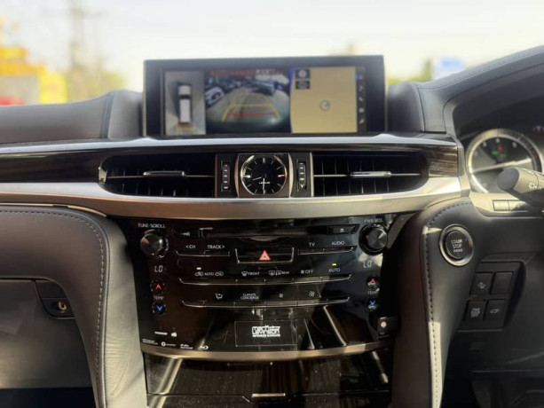 lexus-lx-series-2021-big-11