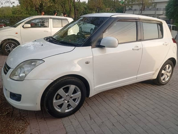 suzuki-swift-dlx-2013-big-5